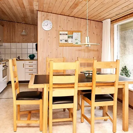 6 Person In Lokken-by Traum *
